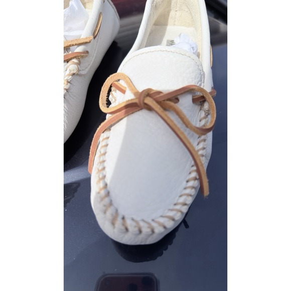 Minnetonka Moccasins Womens 5.5 Off White Leather Classic Moc 691S - Picture 3 of 8